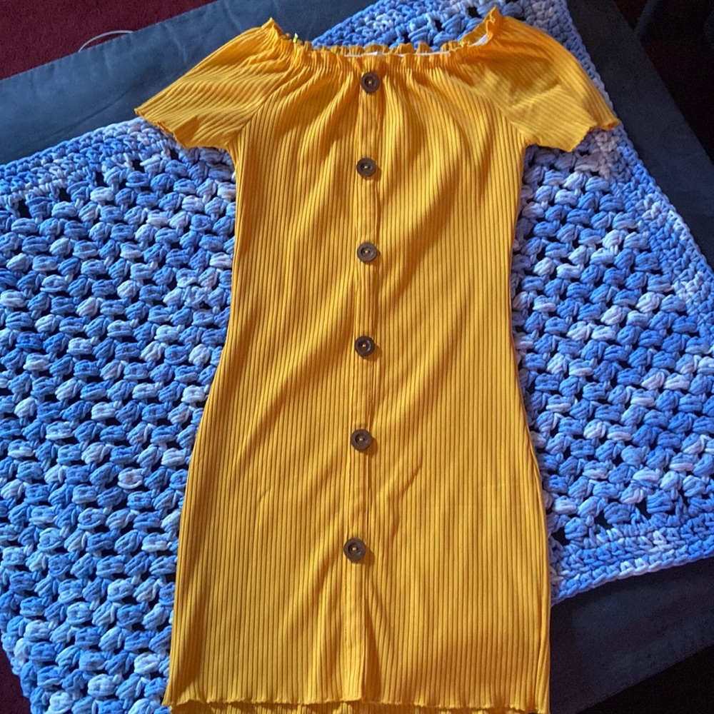 Beautiful orange summer dress size large. Runs small more like a medium.
